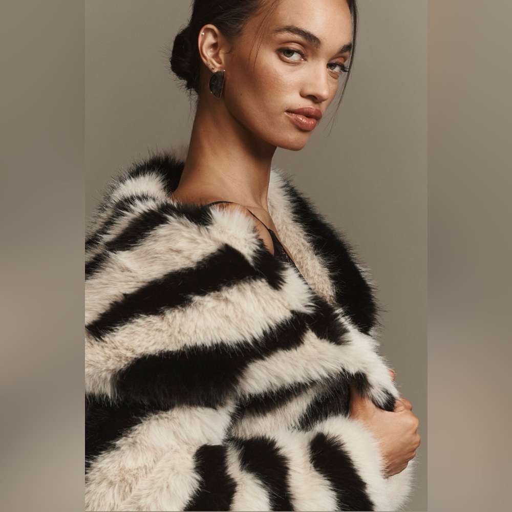 Avec Les Filles Faux Fur zebra cropped Coat - Picture 4 of 15